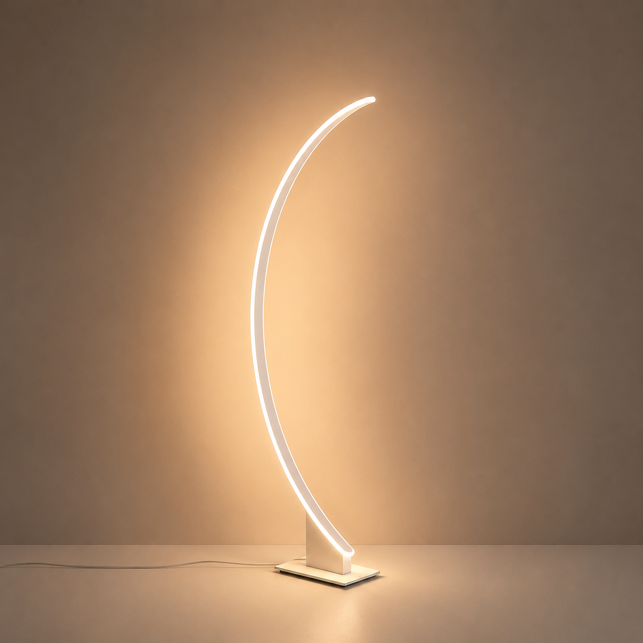 Lampadaire Curve minimaliste en blanc à Led