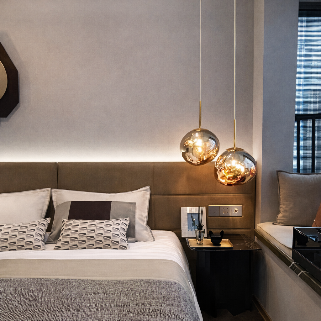 Suspension Dorée à effet miroir