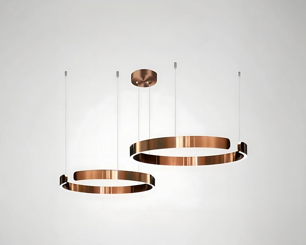 Lustre Anneaux Laiton en rose gold au design moderne