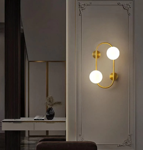 Applique murale dorée avec double boule blanche - Light Deco