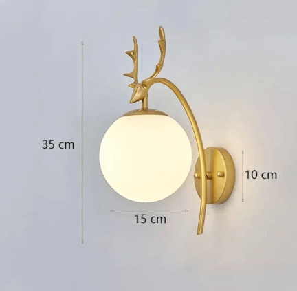 Applique murale gazelle dorée avec boule blanche - Light Deco