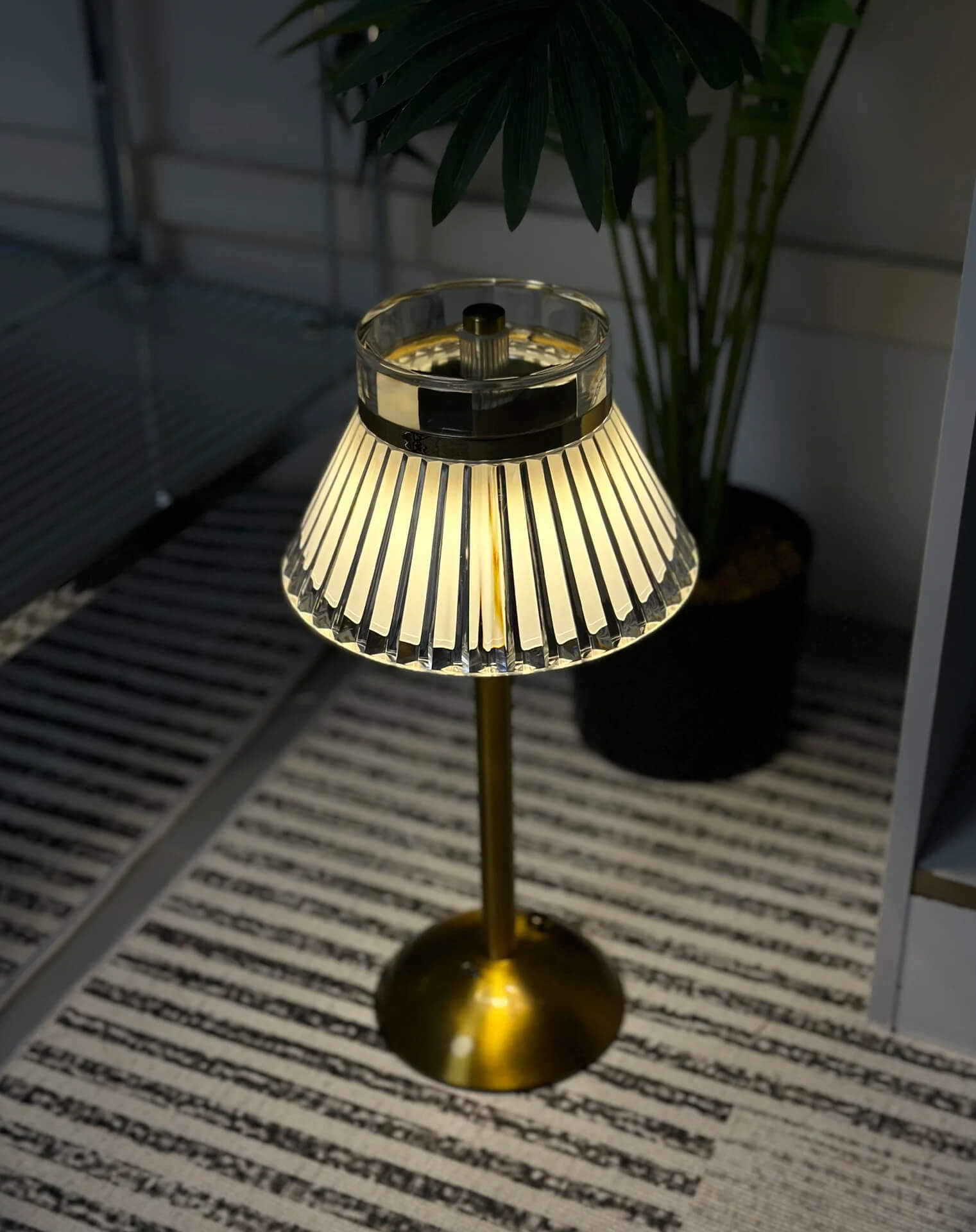 Lampe de table en aluminium tactile et sans fil - Light Deco